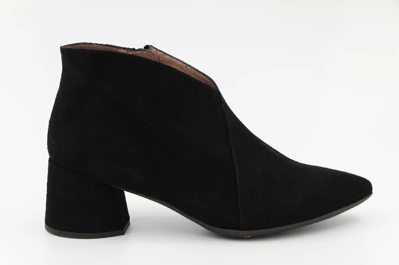 WONDERS Black suede V-Cut ankle boot I-8021