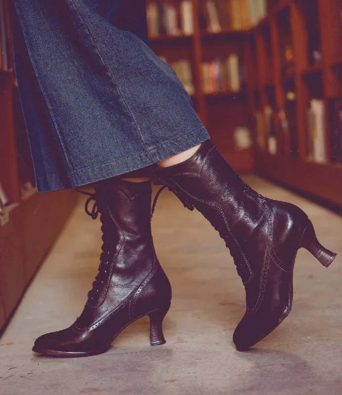 Modern Victorian Lace Up Leather Boots in Black Modern Victorian Lace Up Leather Boots in Black