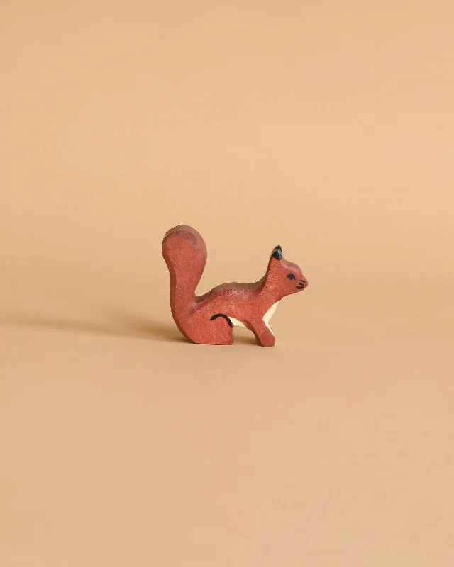 Holztiger Squirrel, Standing