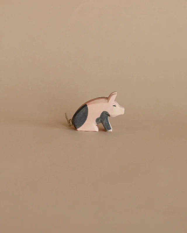 Ostheimer Spotted Piglet - Sitting